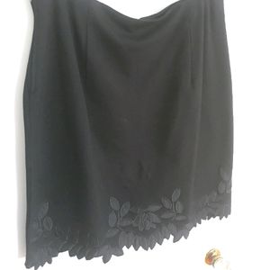 Embroidered hem pencil skirt